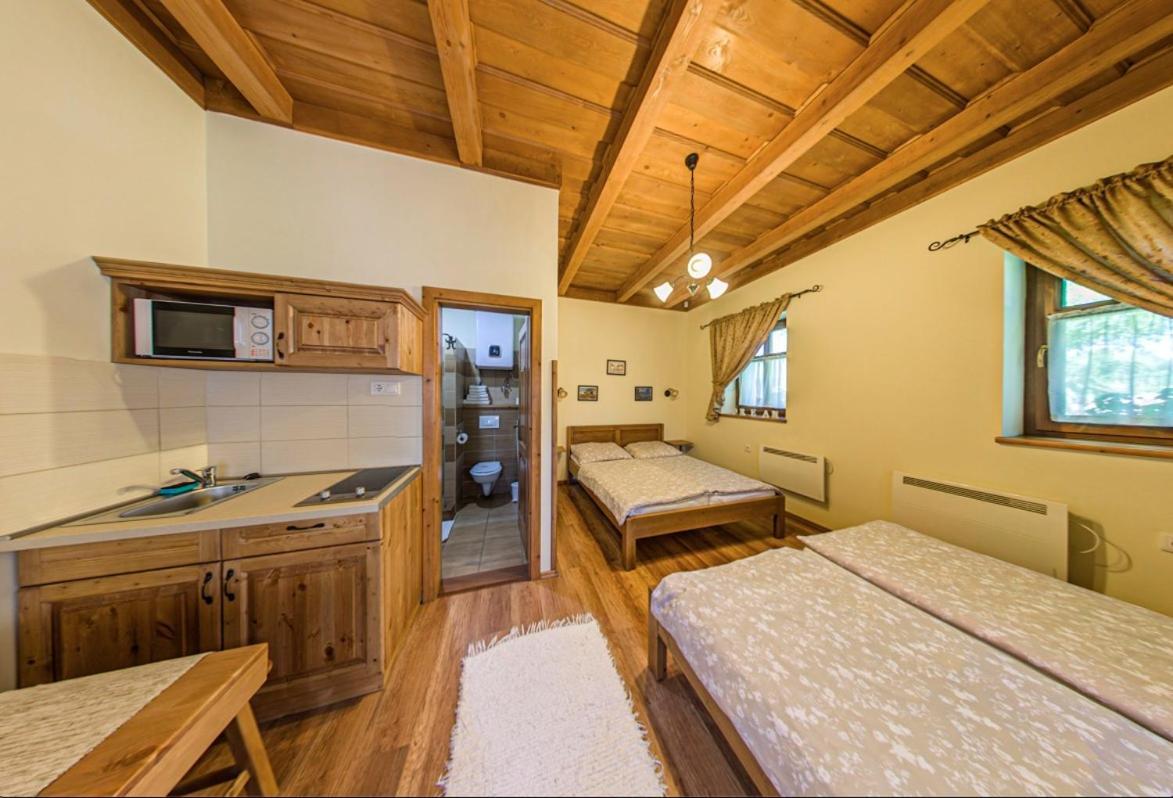 Toth Vendeghaz Es Apartmanhaz Ujfeherto Exteriér fotografie