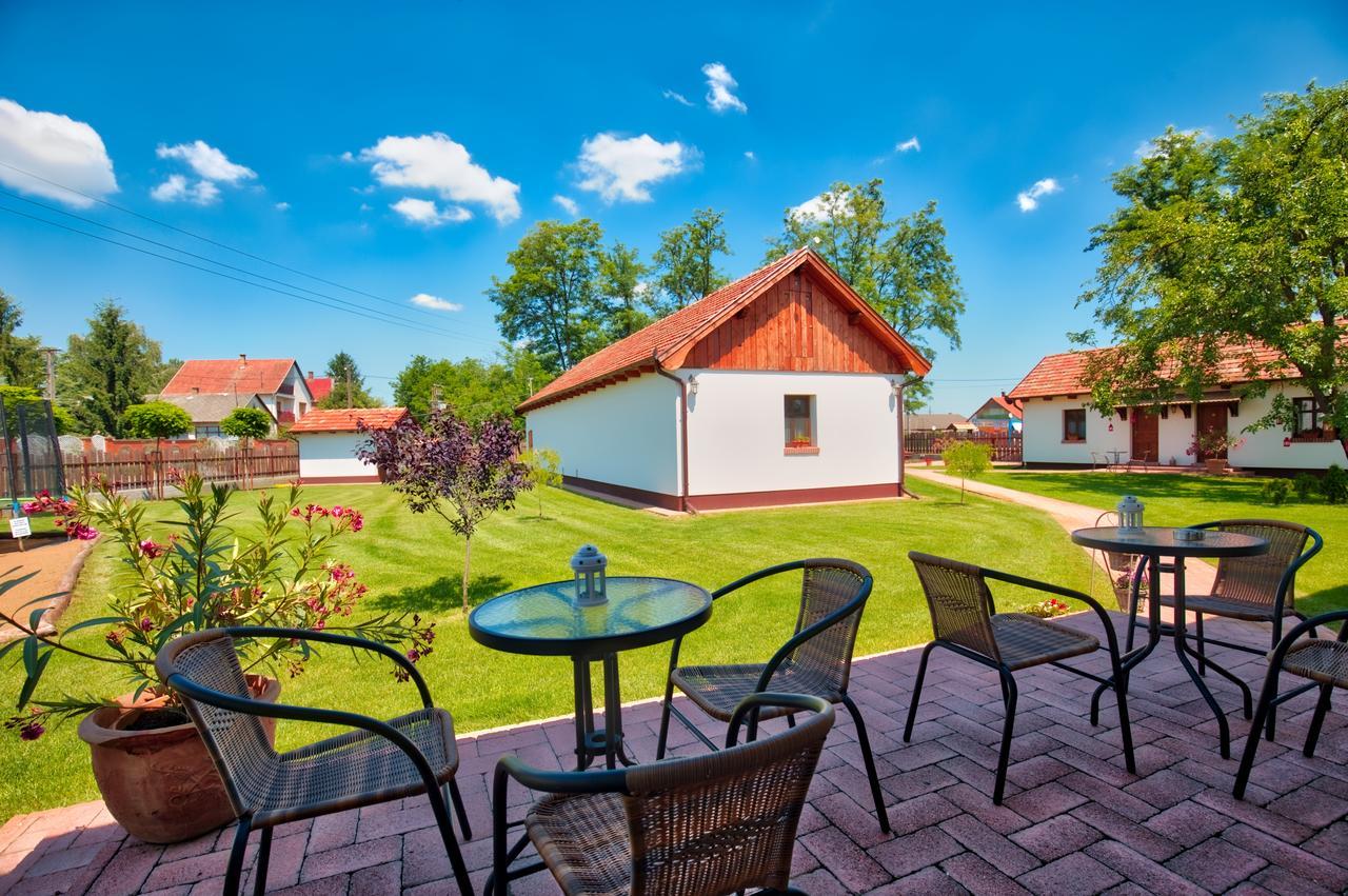 Toth Vendeghaz Es Apartmanhaz Ujfeherto Exteriér fotografie